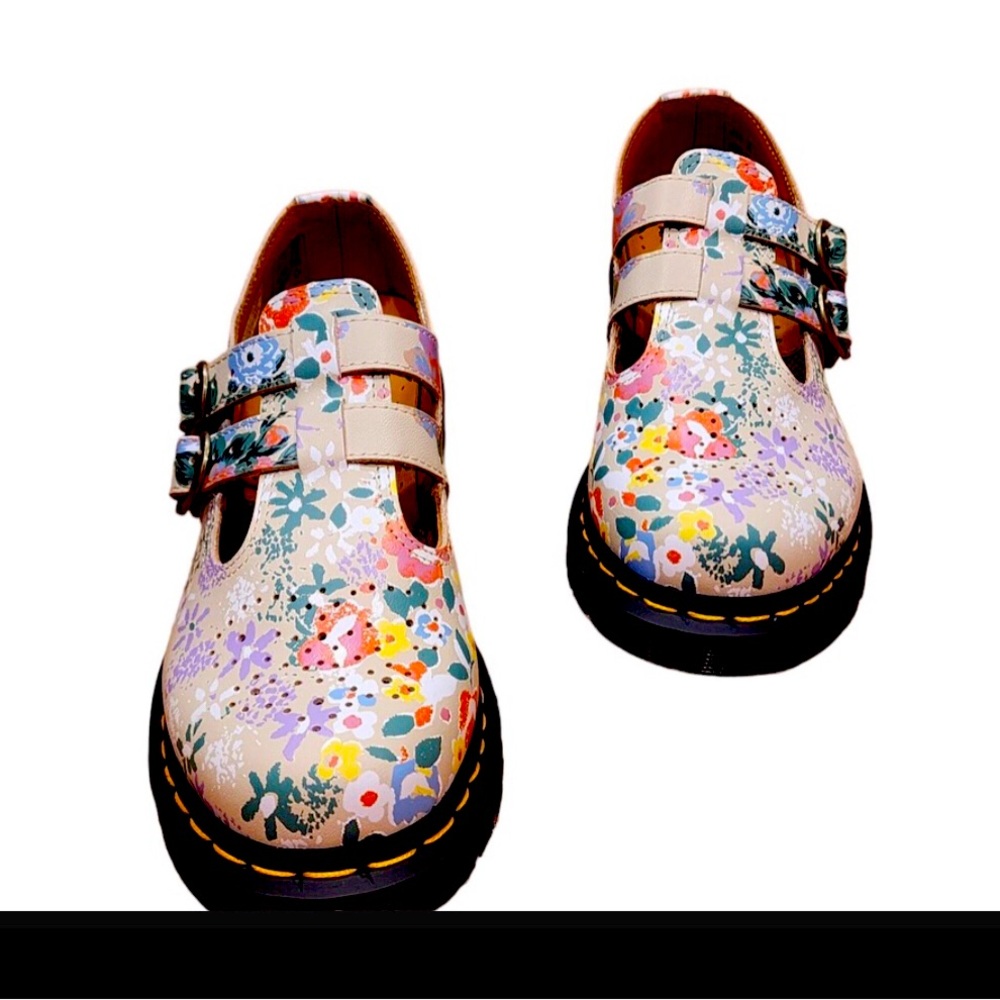 Super cute and comfortable floral doc marten